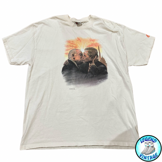 Alex Ross Graphiti Kissing T-shirt "RARE"